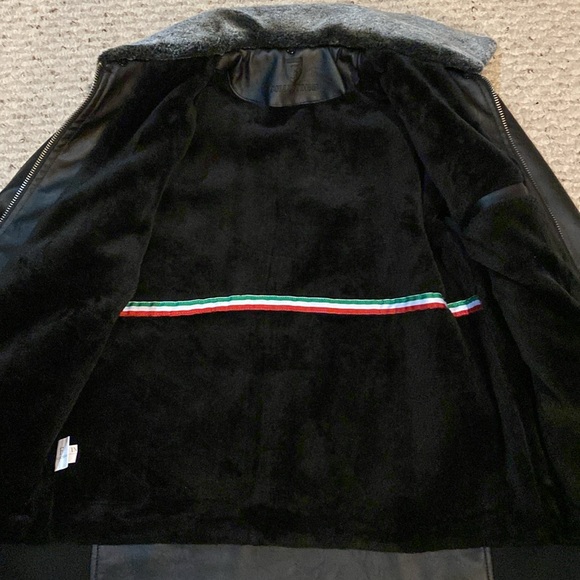 Great Italian leather jacket from F Collection that’s a size Medium. - Picture 3 of 4